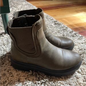 8 - olive Dr.Scholls Craze Chelsea Boot